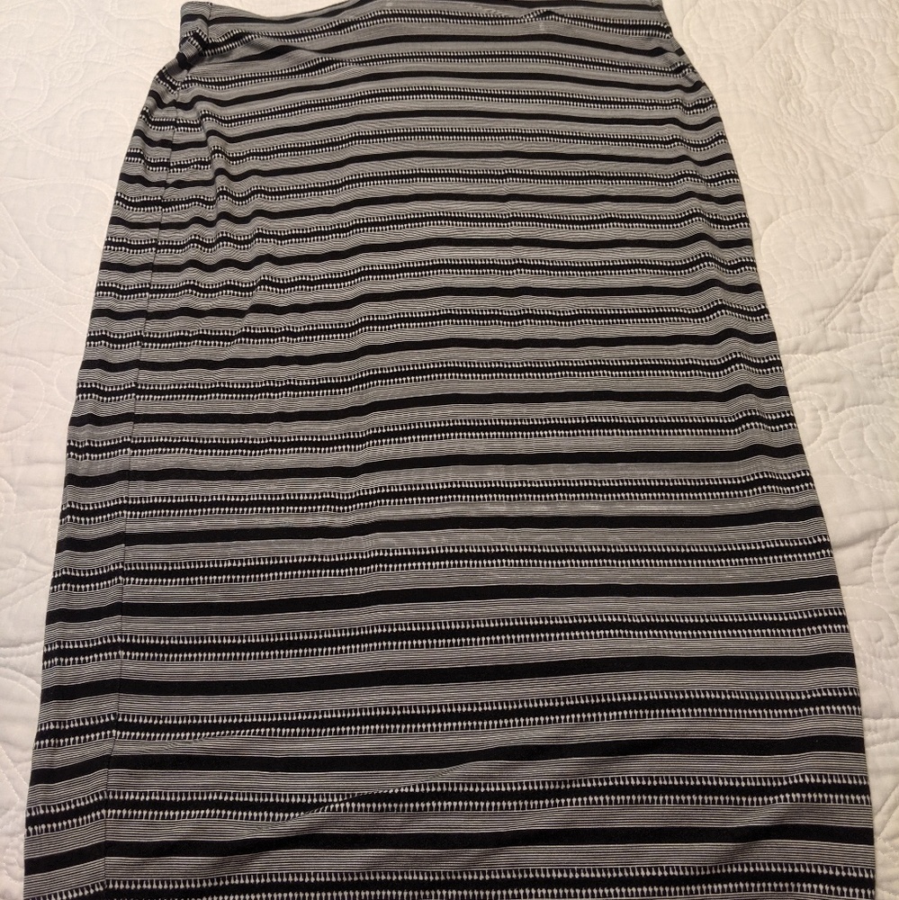 Old Navy Large black and white shirt